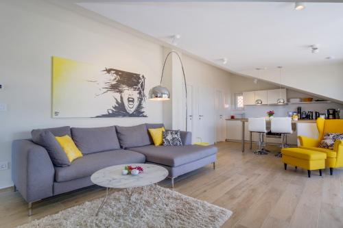 Penthouse Design & Beach Ferienwohnung direkt am Meer mit unverbautem Blick über die Adria