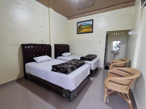 Foto dalla galleria di WELCOME TO WISMA SUNRISE GUEST HOUSE 10 minutes by walking to the big fruit market a Berastagi