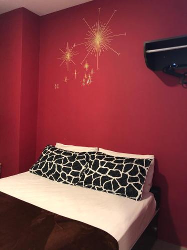 a red bedroom with a bed with a star on the wall at Tai Hoe Hotel in Singapore