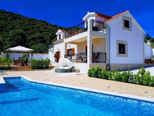 Kristal House