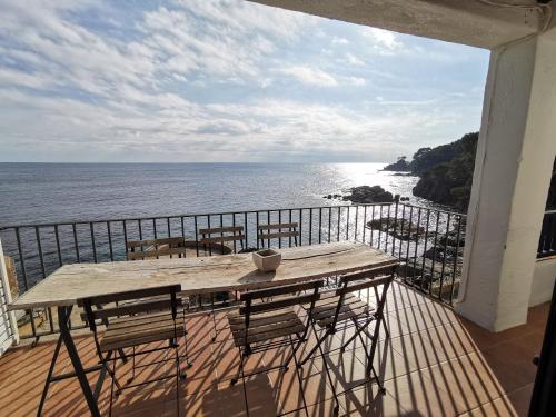 Oceanfront apartment 30 steps from the beach (Spanje Calella ...