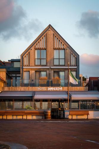 a large building with a flag in front of it at Hotel Zeezicht in Oost-Vlieland