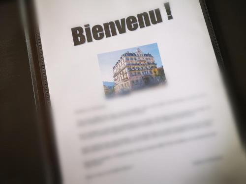 a picture of a building on a cell phone at Studio indépendant centre ville Aix les bains in Aix-les-Bains