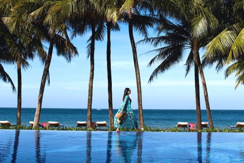 Salinda Resort Phu Quoc - Sparkling Wine Breakfast — Swimming pool