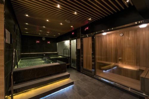 a jacuzzi tub in a room with at Evergreen Palace Hotel Chiayi in Taibao