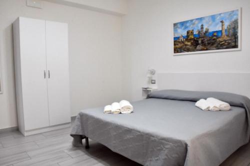 a bedroom with a bed with two towels on it at B&B Audafra in Crotone
