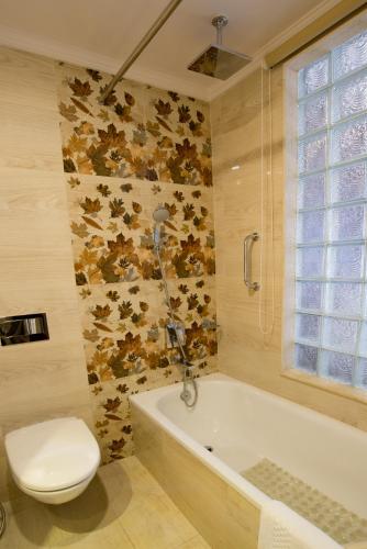 Vannituba majutusasutuses Maya Manor Boutique Hotel by KGH Group