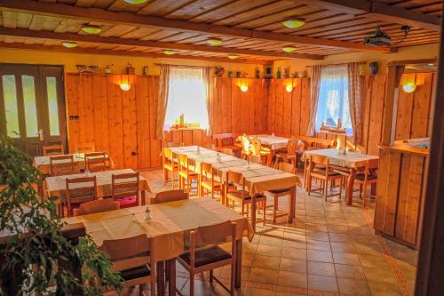 Reštaurácia alebo iné gastronomické zariadenie v ubytovaní Horská Kvilda - Ubytování U Chvalů