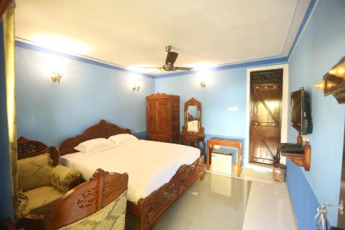Postel nebo postele na pokoji v ubytování Hill Fort Hotel And Resorts Yelagiri Hills