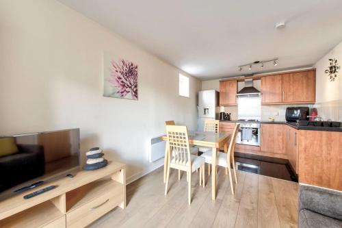 GuestReady - Cosy Apartment with Balcony near Calton Hill
