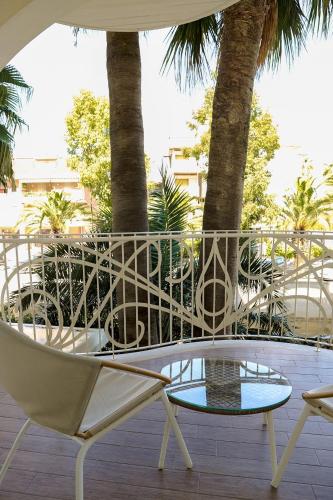 Un balcón o terraza en Smeraldo Suites & Spa