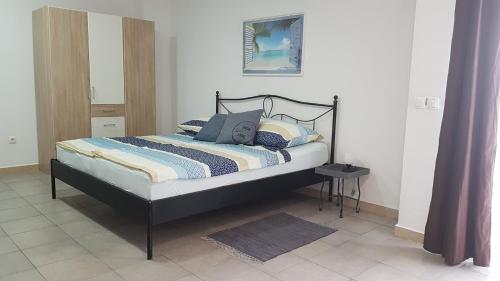 Hamo Apartments & Soba tesisinde bir odada yatak veya yataklar