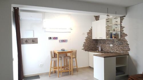 Foto dalla galleria di Hamo Apartments & Soba a Lumbarda (Lombarda)