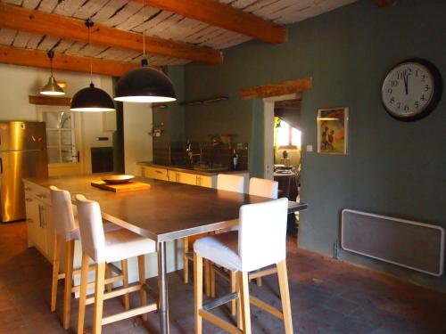 Dapur atau dapur kecil di Orangerie de Cardet - Maison d'hôtes - B&B