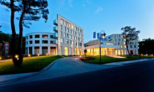 a building on the side of a street at night at Hotel Interferie Medical SPA in Świnoujście