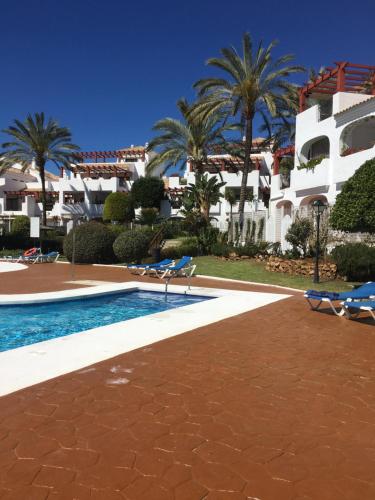 2 Bed Apartment - Sleeps 4 - Pool Patio Garden