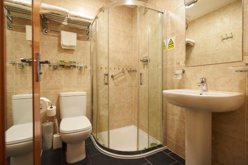 a bathroom with a toilet and a sink and a shower at Luna And Simone Hotel in London
