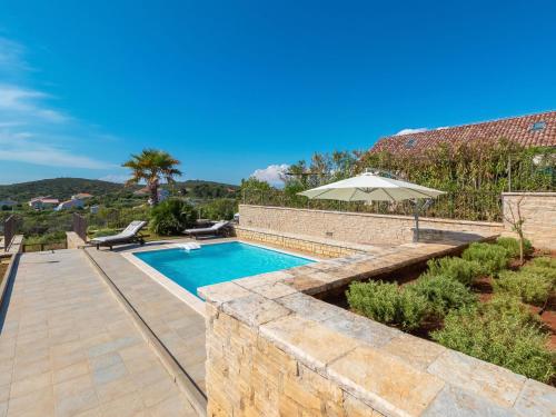 Bazén v ubytovaní Holiday Home Villa Bugenvila by Interhome alebo v jeho blízkosti