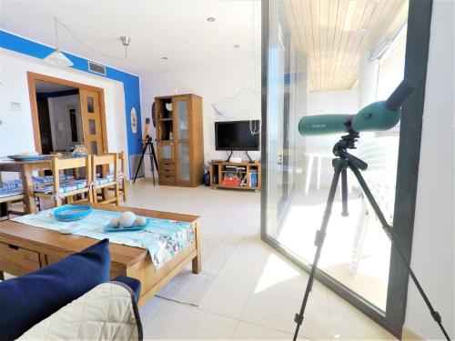 Televisyen dan/atau pusat hiburan di Apartment La Platja by Interhome