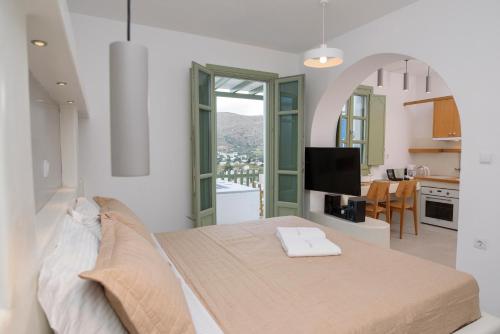 Posteľ alebo postele v izbe v ubytovaní Theasis Suites