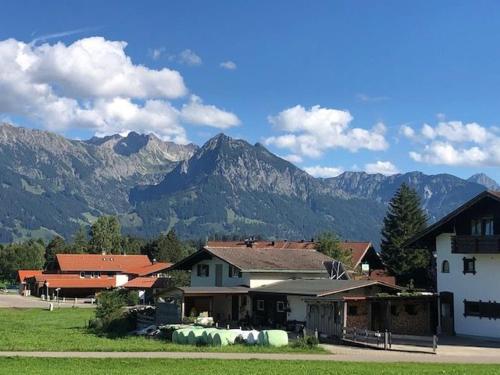 Ein allgemeiner Bergblick oder ein Berglick von der Ferienwohnung aus