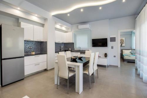 Η κουζίνα ή μικρή κουζίνα στο Isalos Apartment