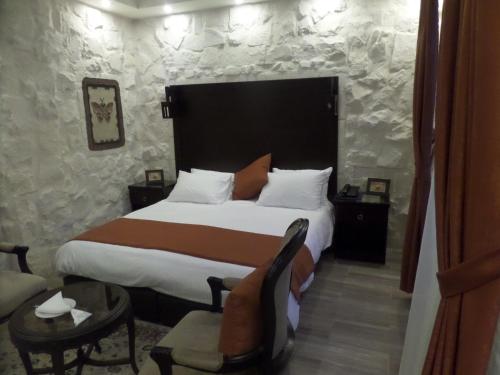 Ένα ή περισσότερα κρεβάτια σε δωμάτιο στο Mount Nebo Hotel & Restaurant Madaba City Center
