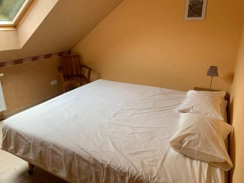 A bed or beds in a room at Gite La Chauve-souris