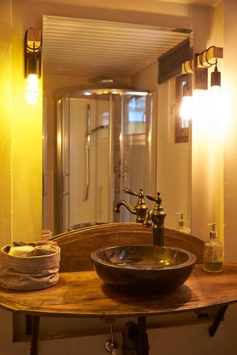 a bathroom with a sink and a large mirror at Biggi‘s Bed&Breakfast in Flonheim