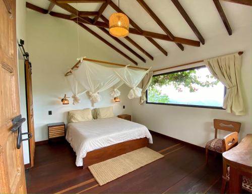 Katil atau katil-katil dalam bilik di Mountain Farmhouse Retreat with incredible Views