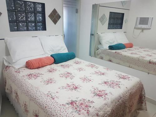 Postel nebo postele na pokoji v ubytování APARTAMENTO ACONCHEGANTE NO CENTRO de Petrolina todo CLIMATIZADO com 4 quartos área gourmet e Wi-fi 300MB