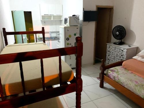 A bunk bed or bunk beds in a room at Kitnet no Coração de Caioba
