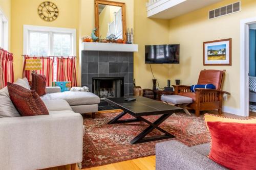 Beach Pines Lakeshore Cottage – Photos 2