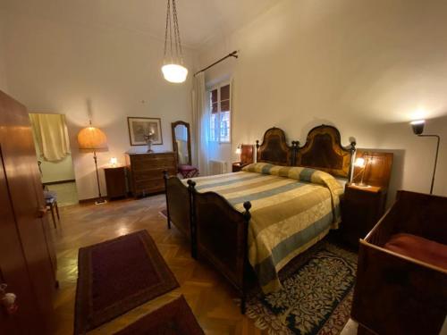 Łóżko lub łóżka w pokoju w obiekcie Le Case Cavallini Sgarbi di Rina Cavallini