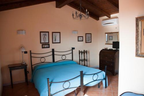 a bedroom with a bed and a dresser at Il Giardino delle Esperidi in Fosdinovo