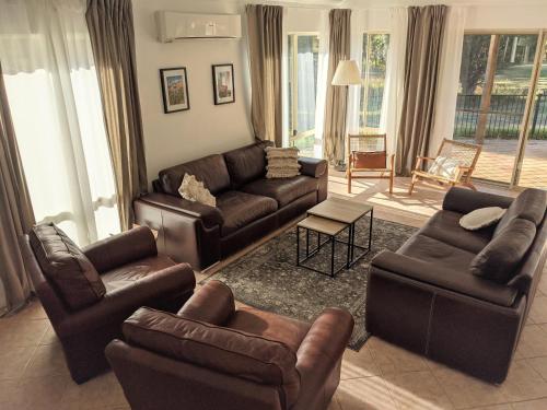 
A seating area at Stableford Cottage Holiday Home Dunsborough
