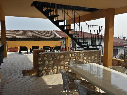 a patio with a table and chairs and stairs at B&B Al Vec Licinsi' in Moniga