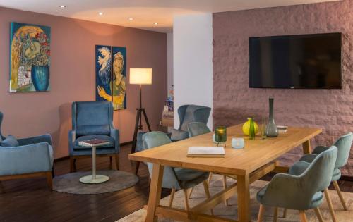 a meeting room with a table and chairs at City Hotel Meckenheim in Meckenheim