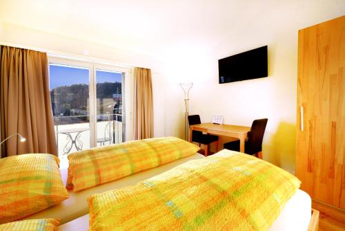 Ein Bett oder Betten in einem Zimmer der Unterkunft Hotel de la Gare