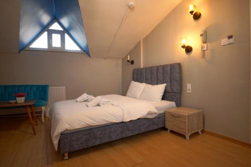 Ένα ή περισσότερα κρεβάτια σε δωμάτιο στο Zion Home Butik Otel