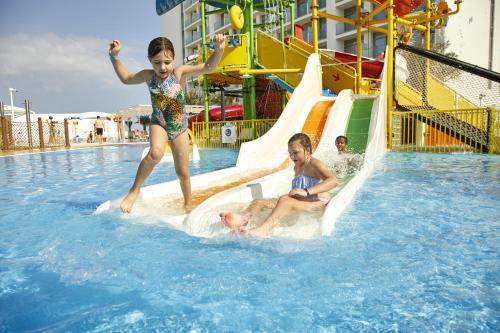 Bazén v ubytování Riu Dubai Beach Resort - All Inclusive nebo v jeho okolí