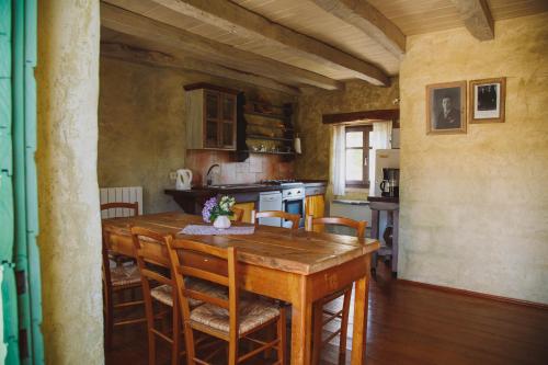 Dapur atau dapur kecil di Arbalovija Rustic Villa