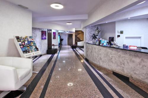 El vestíbulo o zona de recepción de Hotel Nuevo Triunfo