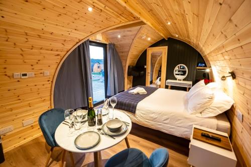 Postel nebo postele na pokoji v ubytování North Coast 500 Pods - Brora