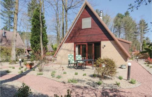 Stunning Home In Rekem-lanaken With 3 Bedrooms And Wifi