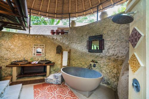 Kamar mandi di Surya Shanti Villa Sidemen