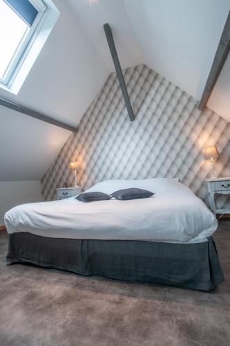 Postel nebo postele na pokoji v ubytování L'Heure Bleue gîtes et chambres d'hôtes