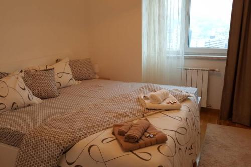 Postel nebo postele na pokoji v ubytování Fantasy apartment Tuzla