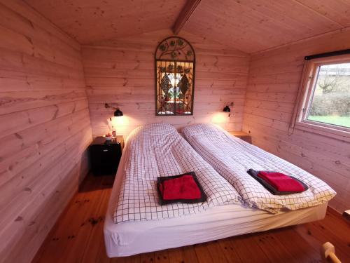 Una cama o camas en una habitación de Limfjords hytter