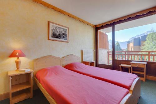 En eller flere senge i et værelse på Vacancéole - Résidence Meijotel